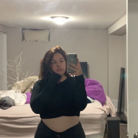 Meet your Posher, Cassandra - Picture 1 of 1